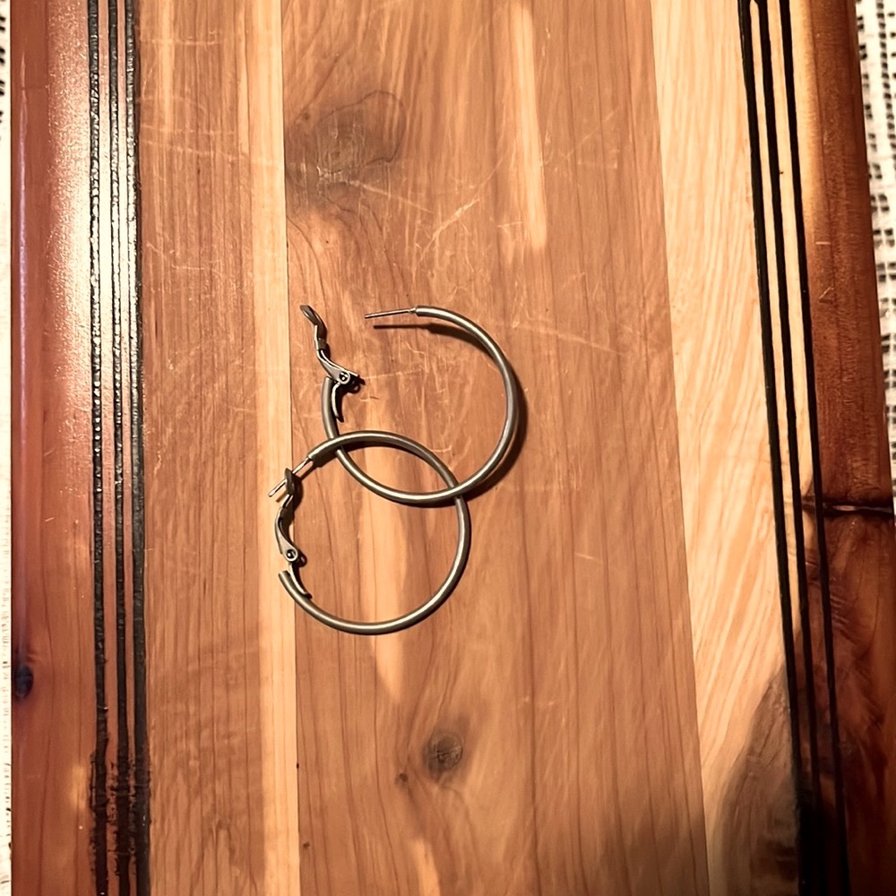 🌻3 for$15🌻 Beautiful gold hoop earrings.